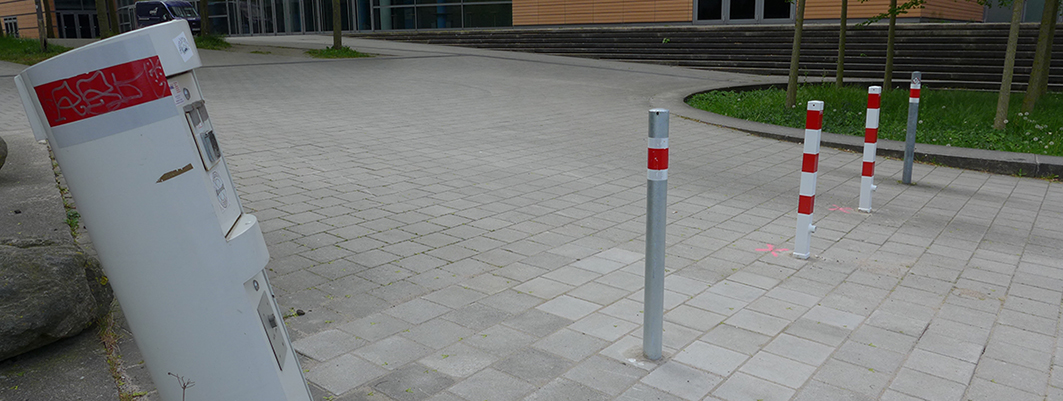 Stadt sperrt Plaza-Zufahrt mit Pollern