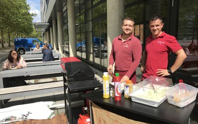 Mittags wird gegrillt