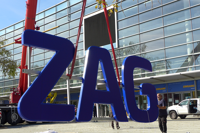 ZAG-Logo hängt