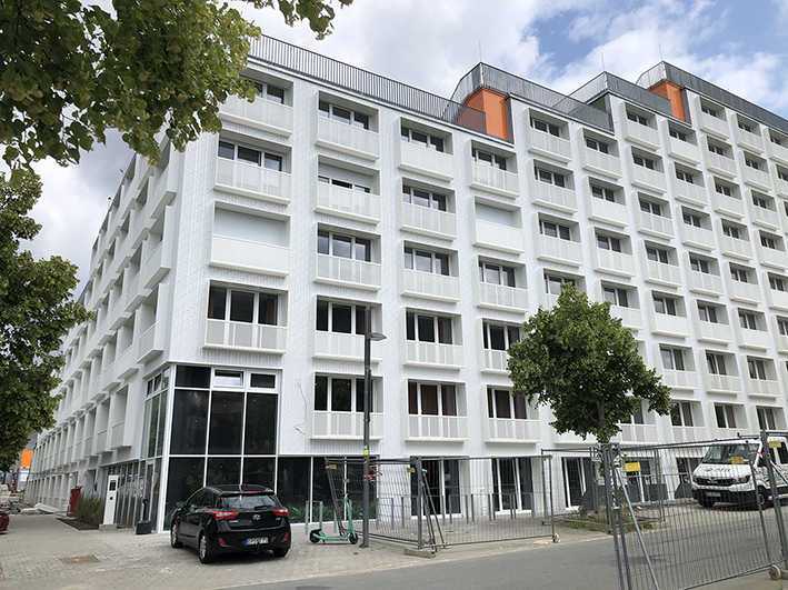 „Abgerüstet“ – i Live-Campus erstrahlt in Weiß