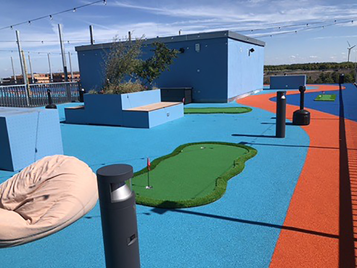 Golfen auf der Dachterrasse